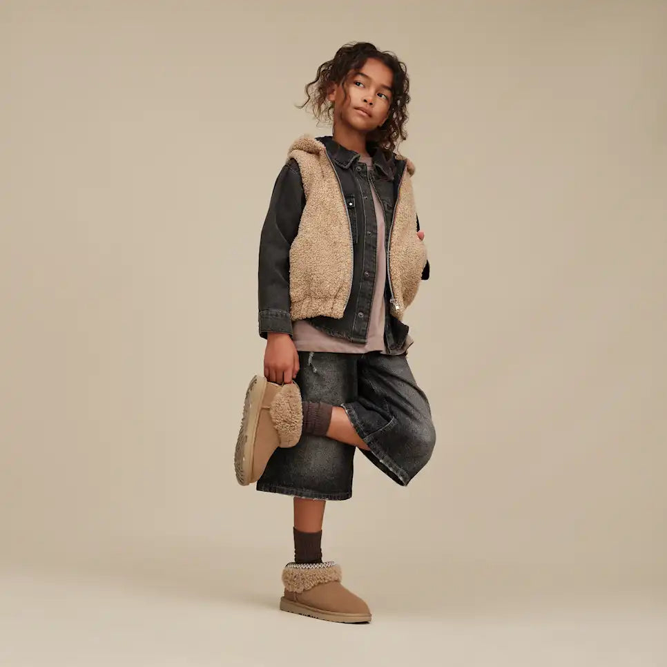 Cizme Classic Ultra Mini Maxi Curly 1157730K-CHE maro EU 31 - EU 36