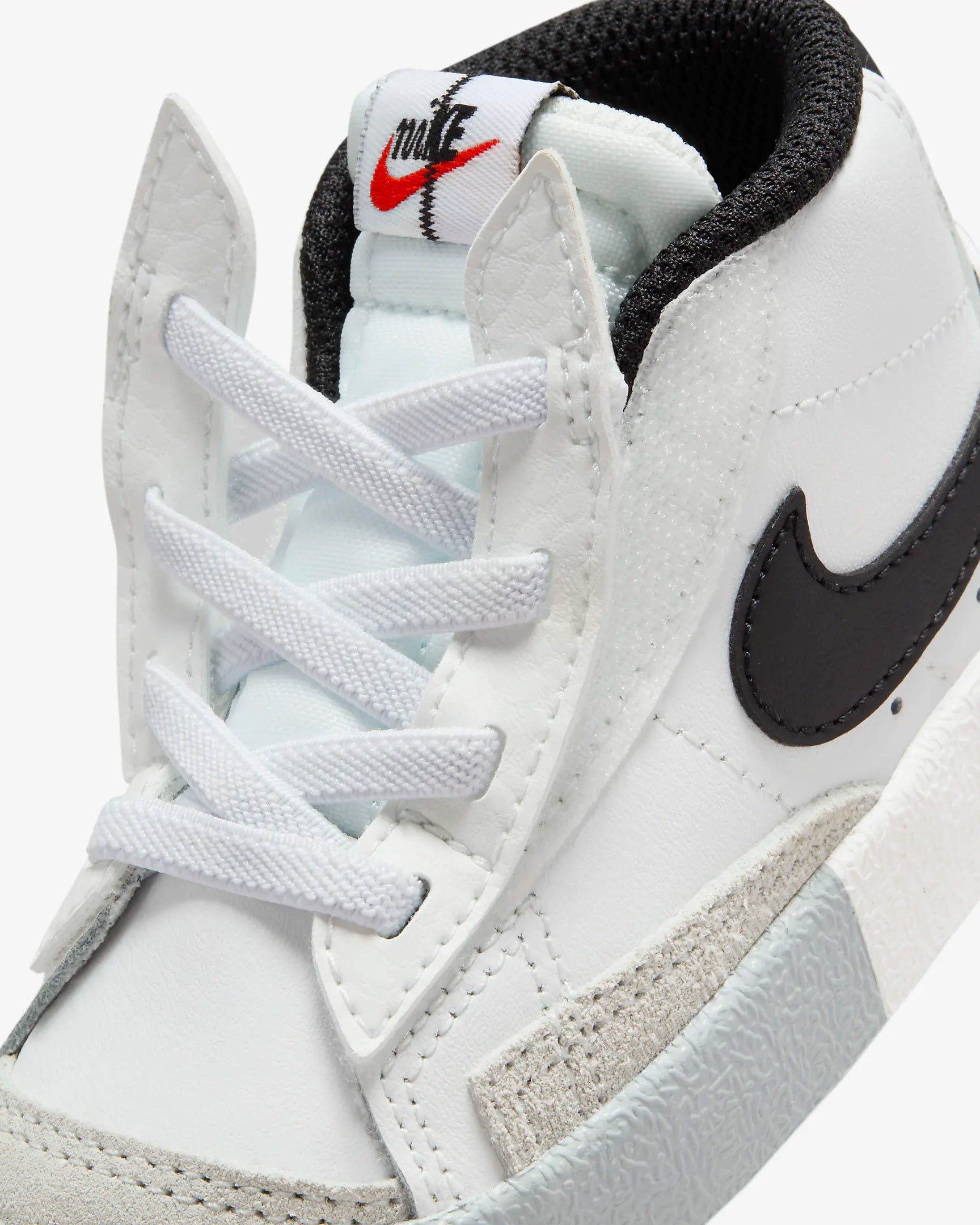 Pantofi sport Nike Blazer Mid '77 Se Bt EU 17- EU 27