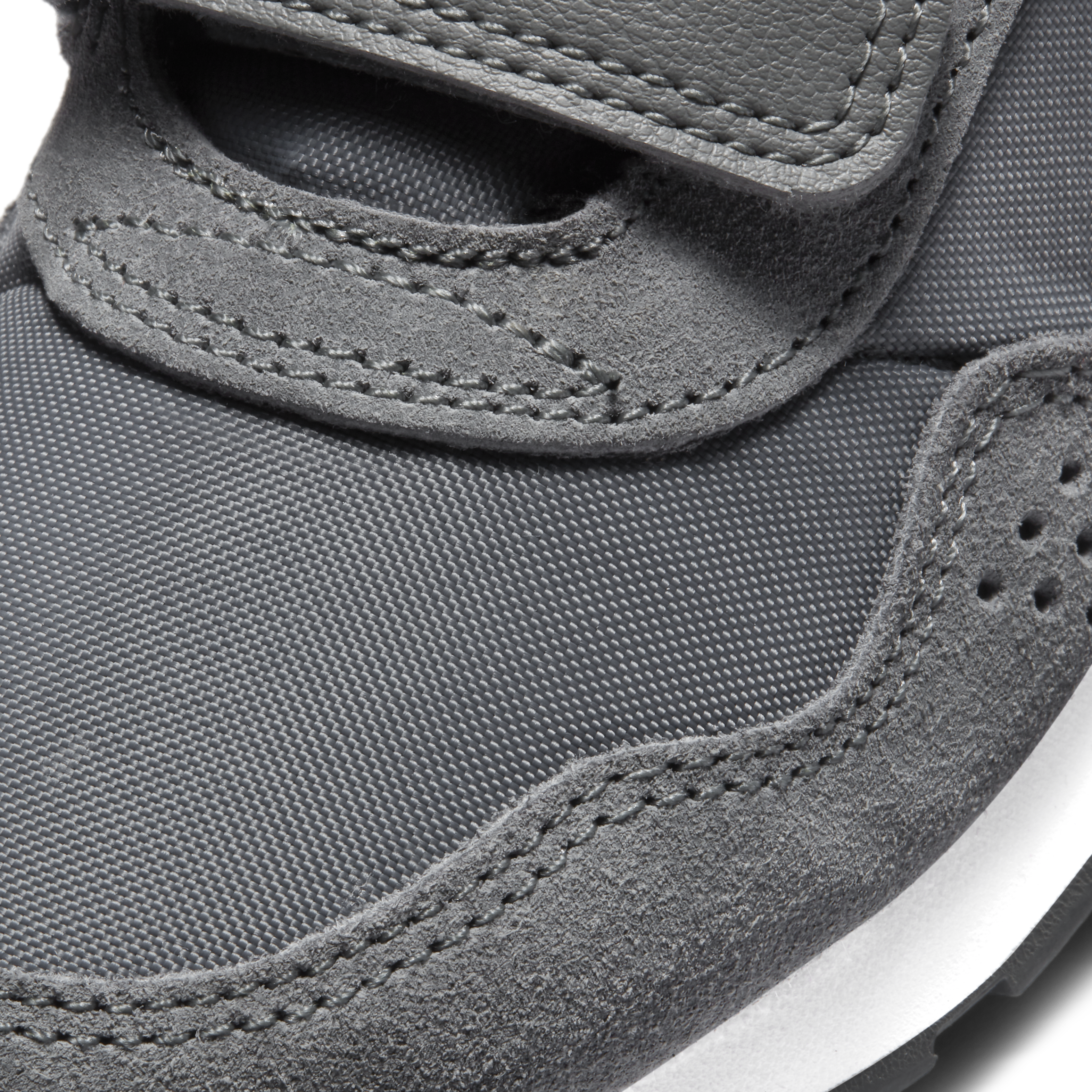 Pantofi sport NIKE MD Valiant EU 27.5 - EU 35