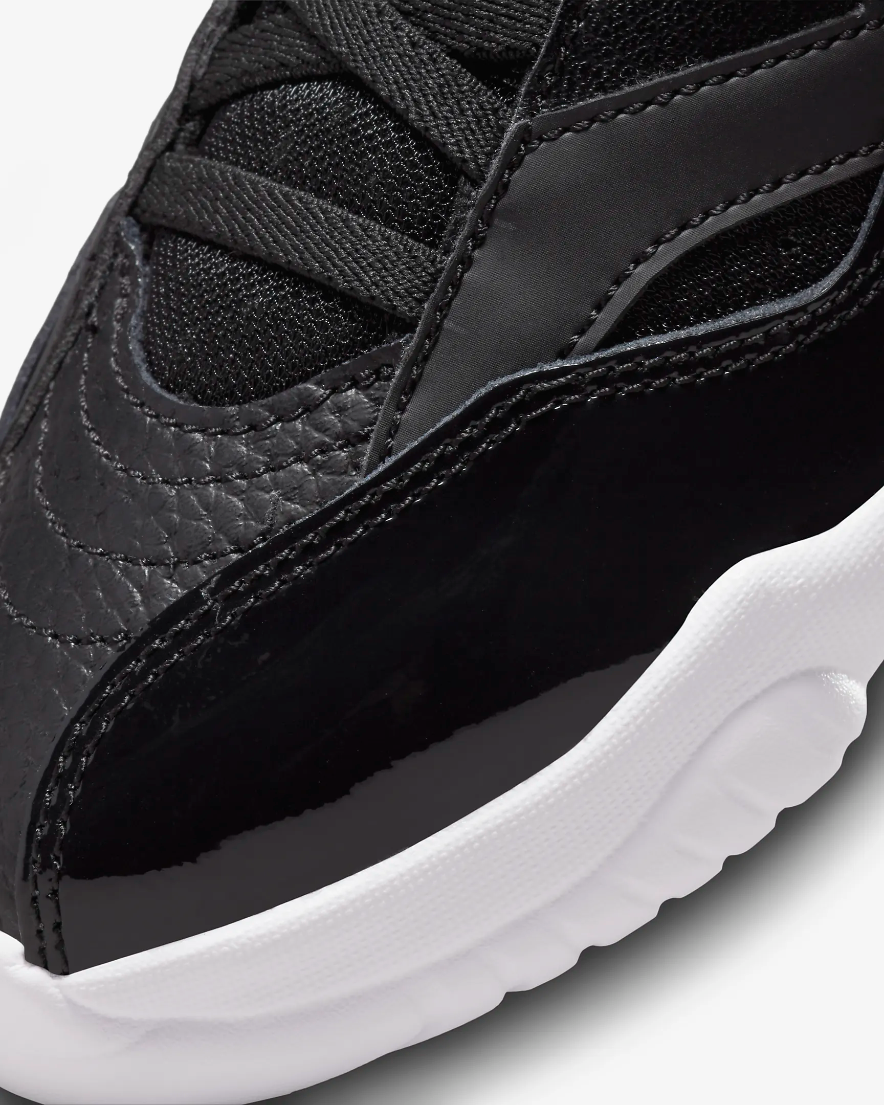 Pantofi sport Nike Jumpman Two Trey EU 28-EU 35