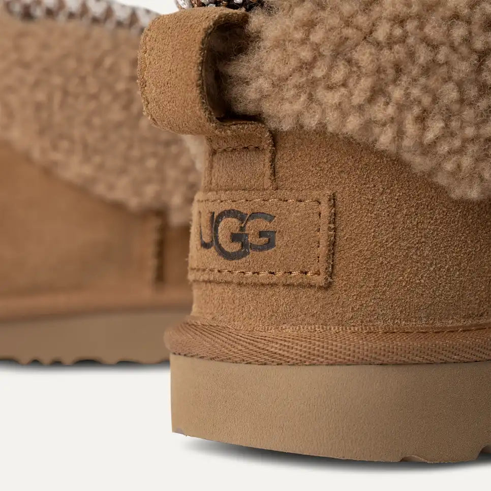 Cizme Classic Ultra Mini Maxi Curly 1157730K-CHE maro EU 31 - EU 36