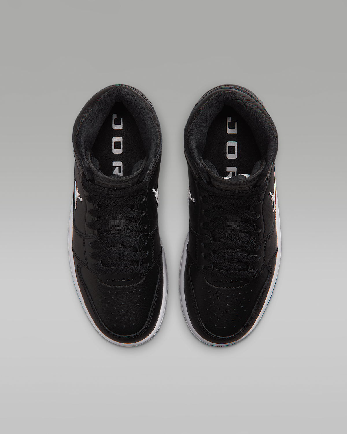 Pantofi sport Jordan Court Connect Mid Grade School