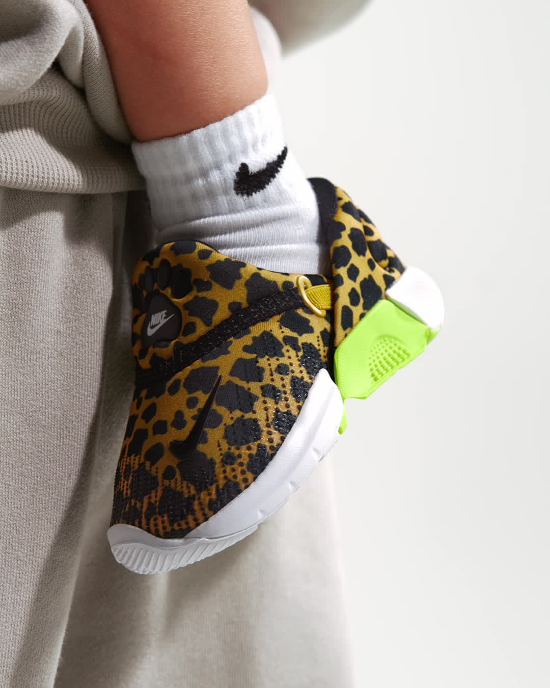 Image of Pantofi sport Nike Swoosh Go All Over Print Toddler