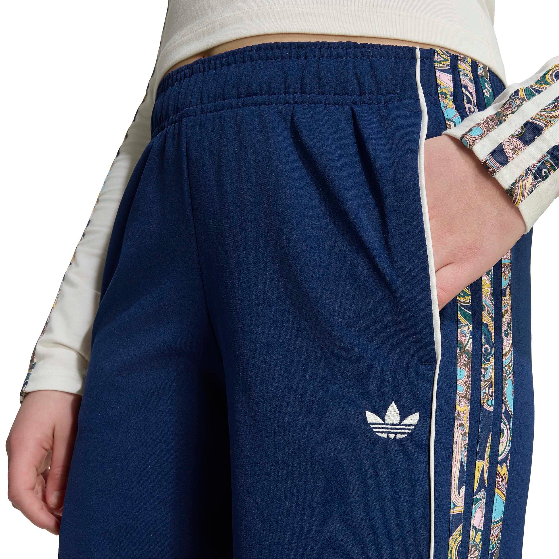 Pantaloni sport adidas Originals SST Low