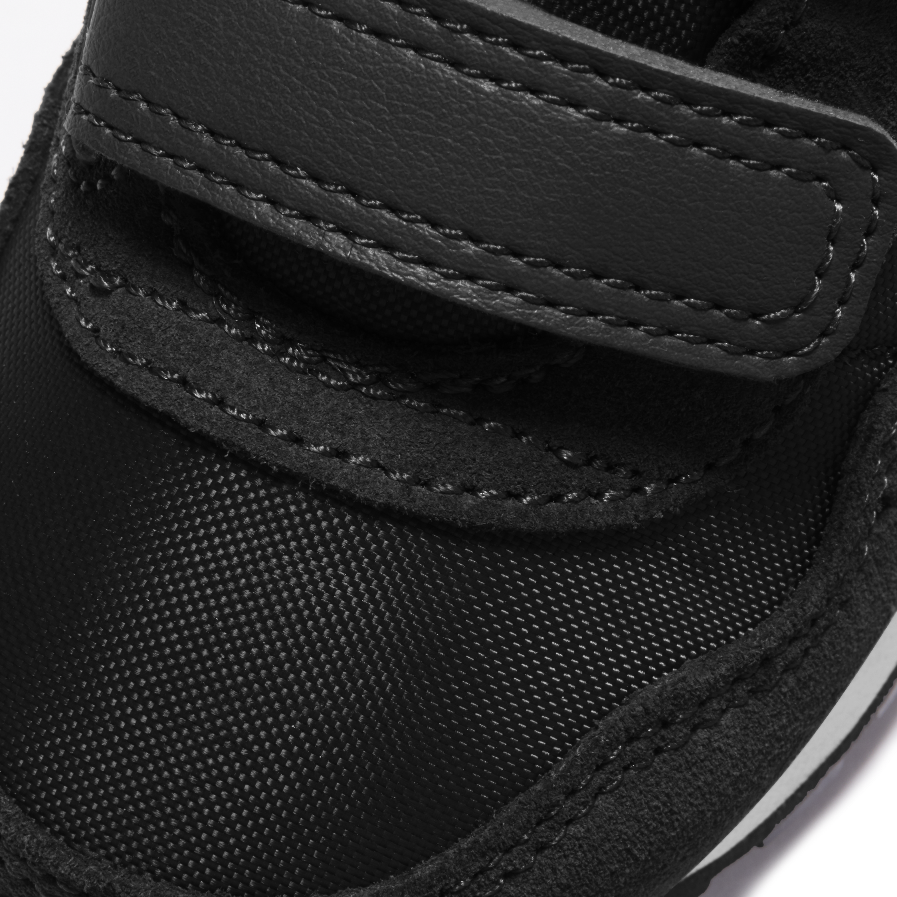 Pantofi sport  Md Valiant Btv Nike EU 17 - EU 27