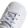pantofi sport albi - detaliu sireturi